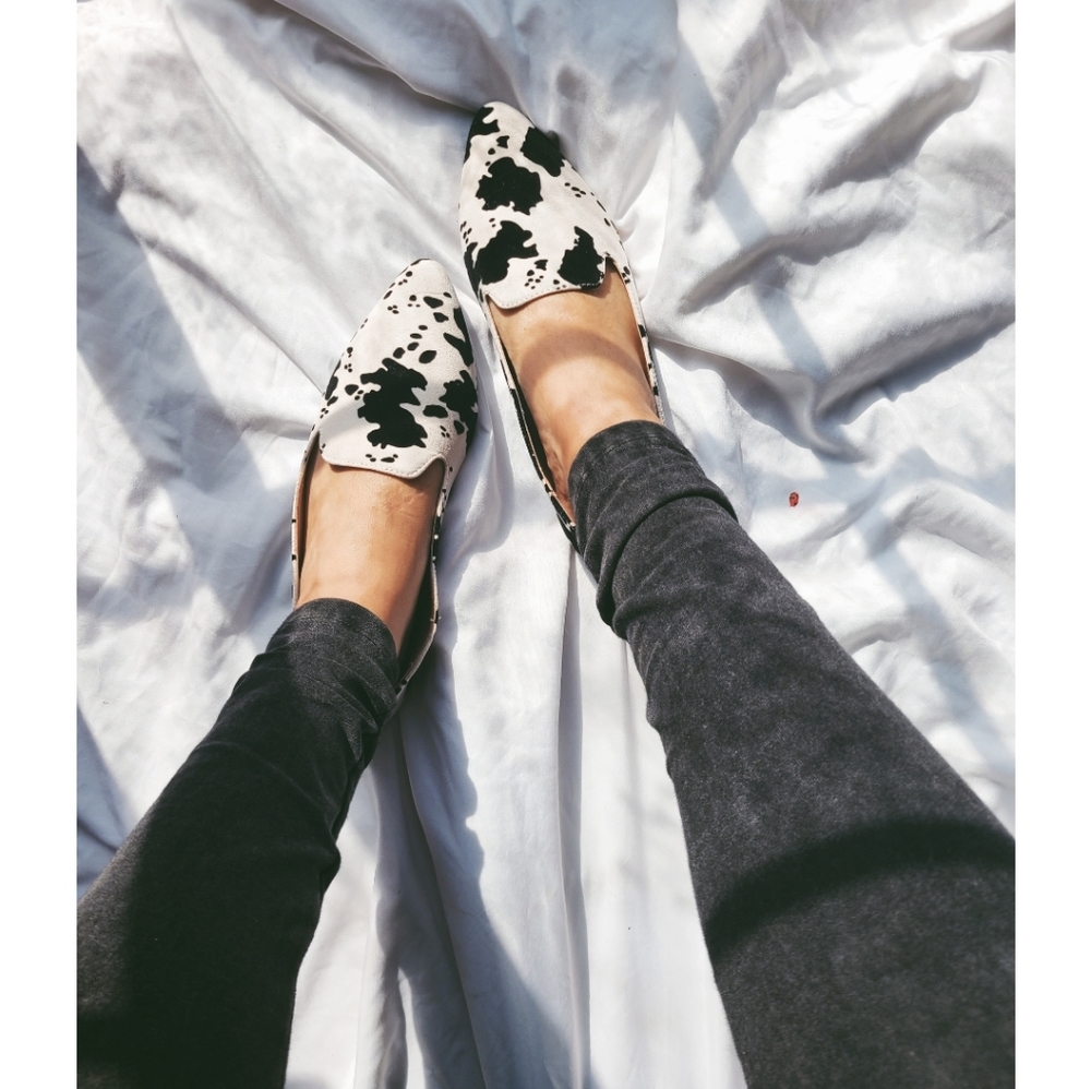 🚨The Dolly// cow print Flat vegan suede - Picture 3 of 4
